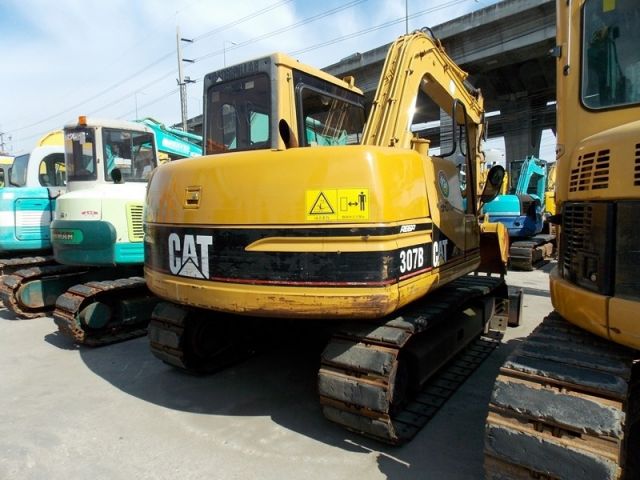 CAT 307B มีผานดัน ลายหัวเจาะ แผ่นยางรองแทรค