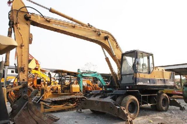 ขายรถแมคโคล้อยาง KOMATSU PW210-1-10092