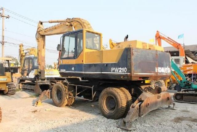 ขายรถแมคโคล้อยาง KOMATSU PW210-1-10092