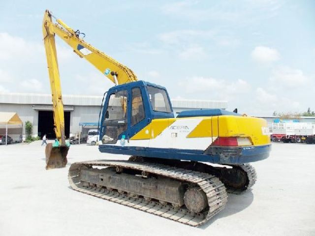 ขายรถแบคโฮ บูมยาว KOBELCO SK200LC-1-YQ01861