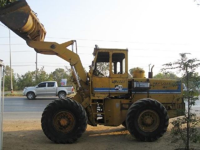 ขายรถตักล้อยาง KOMATSU ขนาด 7 ตัน บุ้งกี๋ คิวครึ่ง เครื่องยนต์ 6 สูบ ราคา 480,000 บาท