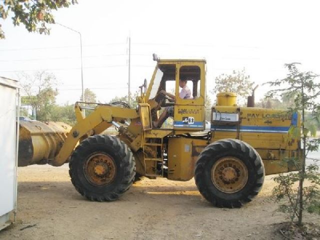 ขายรถตักล้อยาง KOMATSU ขนาด 7 ตัน บุ้งกี๋ คิวครึ่ง เครื่องยนต์ 6 สูบ ราคา 480,000 บาท