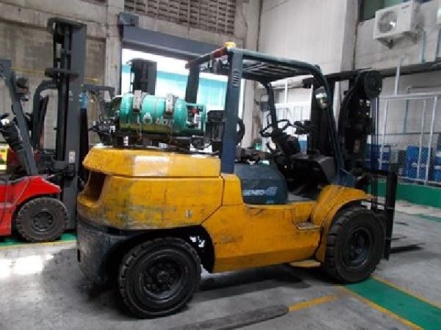 ขายรถฟอร์คลิฟท์มือสอง Toyota 4.5t LPGสนใจโทร ฟ้า 083 081 2889