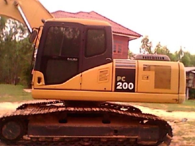 รถขุดแบคโฮ KOMATSU PC200