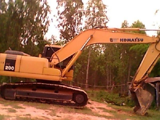 รถขุดแบคโฮ KOMATSU PC200