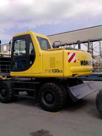 KOMATSU PW130-6