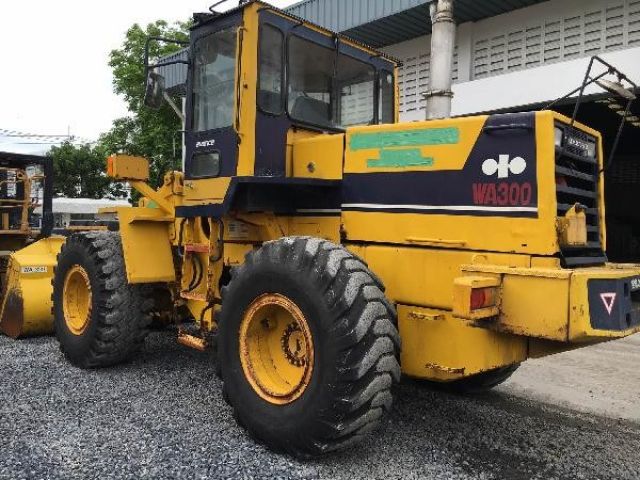 รถตักล้อยาง Komatsu WA300-1 นำเข้าจากญี่ปุ่น โทร. 080-6565422 (หนิง)