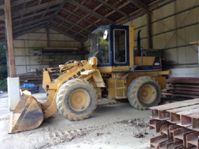 รถตักล้อยาง Komatsu WA100-1 #30605 สภาพดี รถญี่ปุ่น สนใจโทร. 080-6565422 (หนิง)