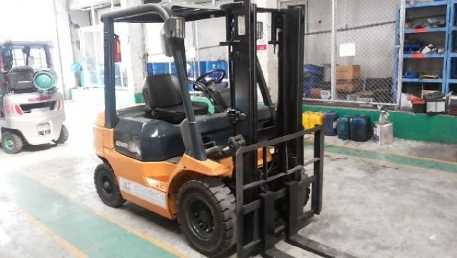 ฟอร์คลิฟต์ 2 ตัน Toyota 02-7FD20#7FD25-26717 Forklift เครื่องยนต์ ดีเซล สนใจโทร. 080-6565422 (หนิง)